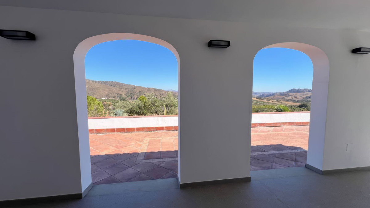 6 Bed Townhouse for sale in Casarabonela Costa Del Sol, Málaga, Spain