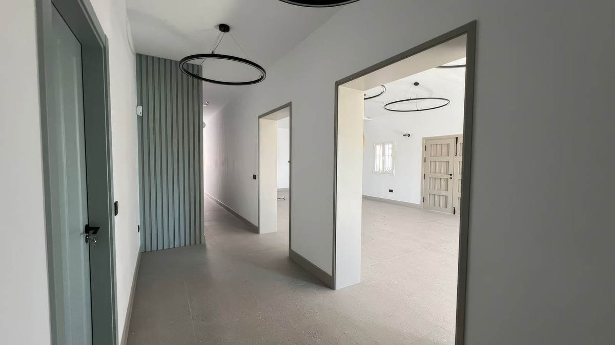 6 Bed Townhouse for sale in Casarabonela Costa Del Sol, Málaga, Spain