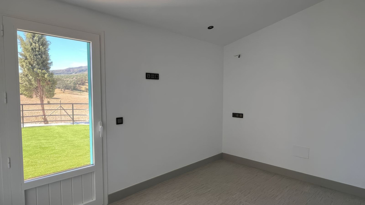 6 Bed Townhouse for sale in Casarabonela Costa Del Sol, Málaga, Spain