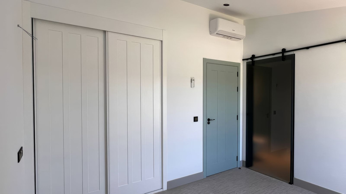 6 Bed Townhouse for sale in Casarabonela Costa Del Sol, Málaga, Spain