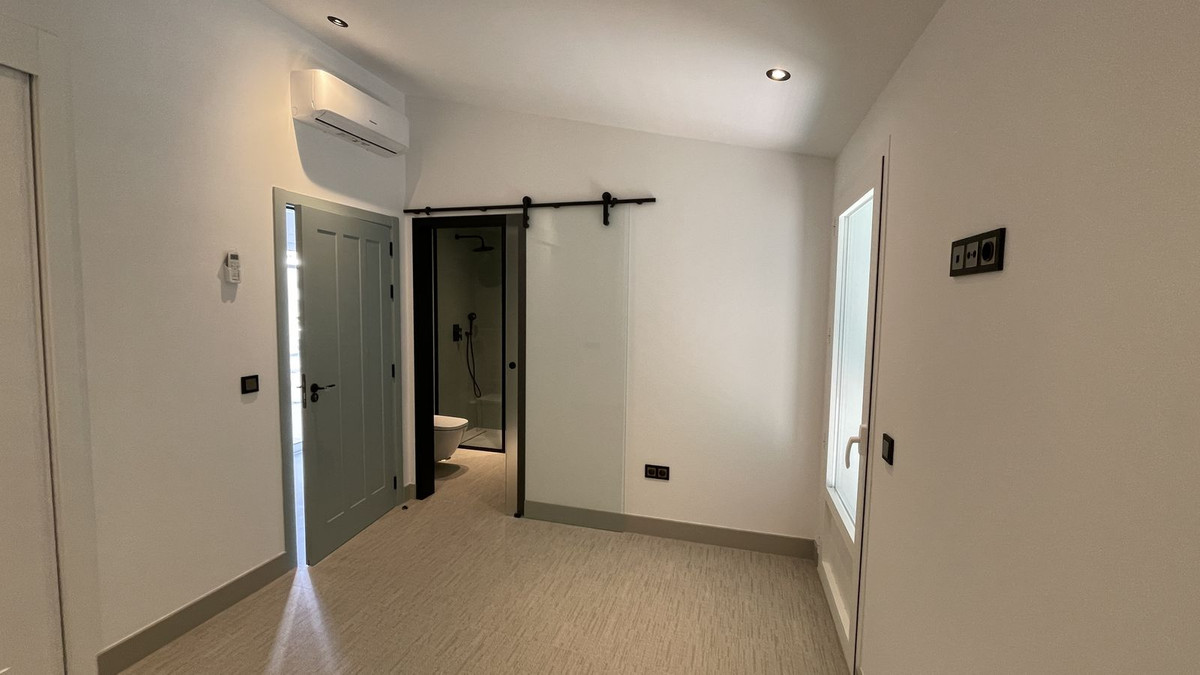 6 Bed Townhouse for sale in Casarabonela Costa Del Sol, Málaga, Spain