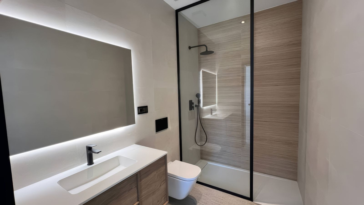6 Bed Townhouse for sale in Casarabonela Costa Del Sol, Málaga, Spain