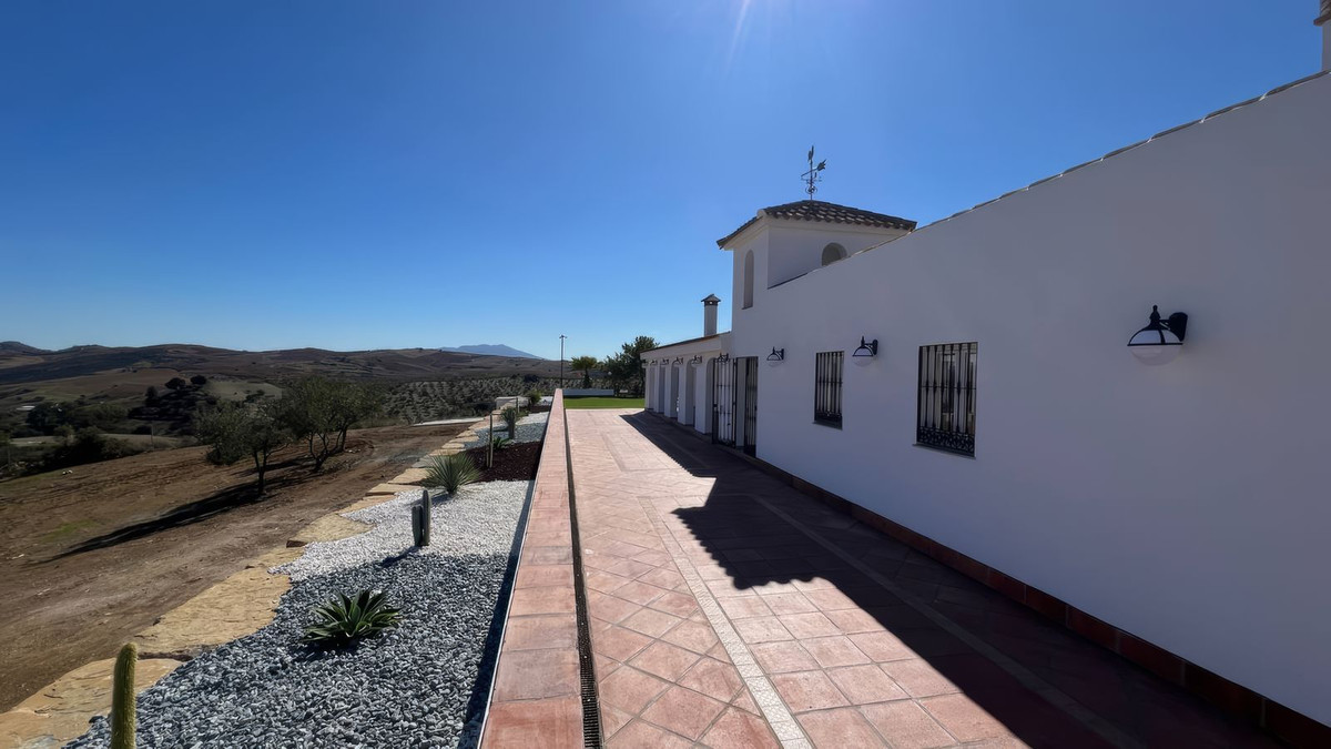 6 Bed Townhouse for sale in Casarabonela Costa Del Sol, Málaga, Spain