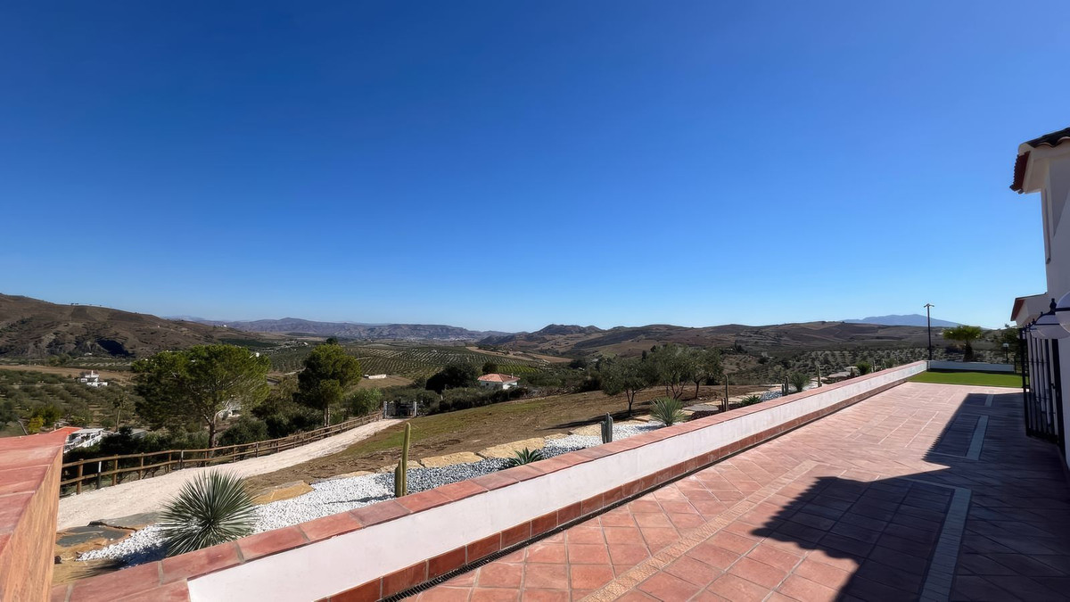 6 Bed Townhouse for sale in Casarabonela Costa Del Sol, Málaga, Spain