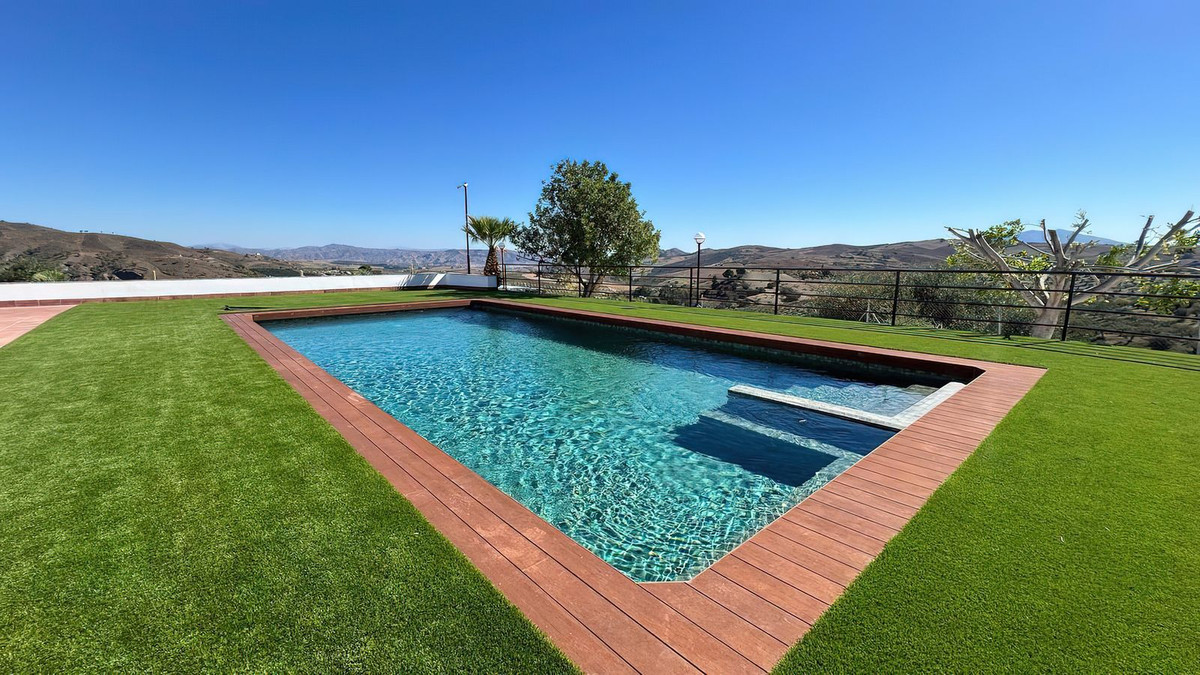 6 Bed Townhouse for sale in Casarabonela Costa Del Sol, Málaga, Spain