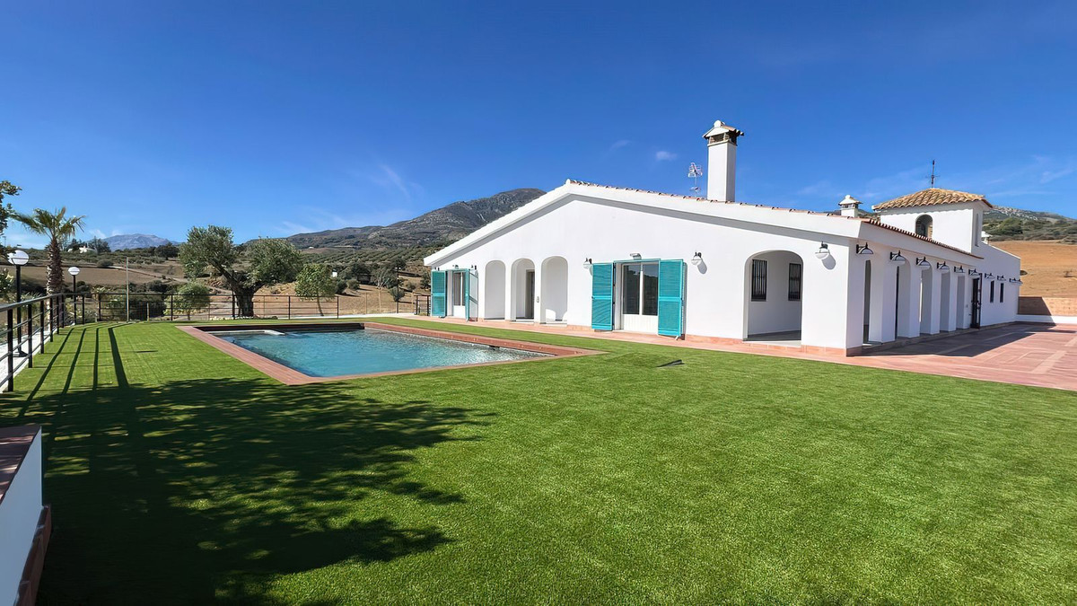 6 Bed Townhouse for sale in Casarabonela Costa Del Sol, Málaga, Spain
