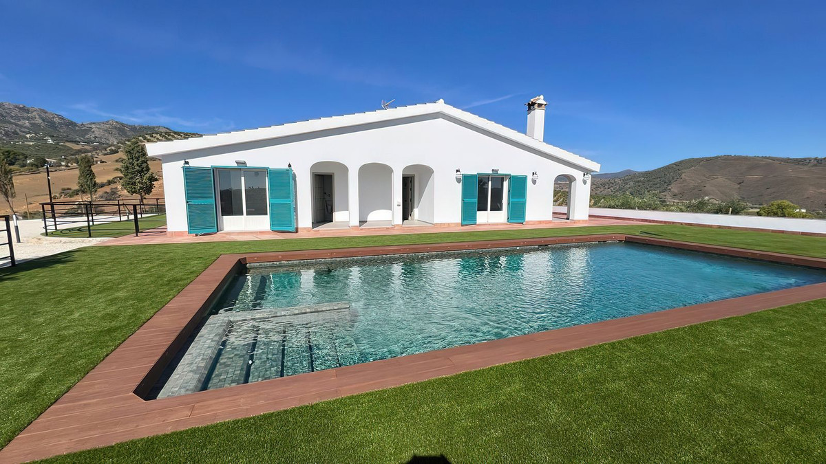 6 Bed Townhouse for sale in Casarabonela Costa Del Sol, Málaga, Spain