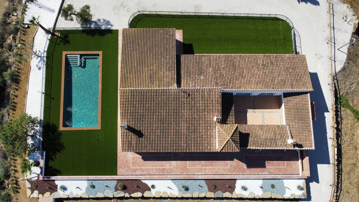 6 Bed Townhouse for sale in Casarabonela Costa Del Sol, Málaga, Spain