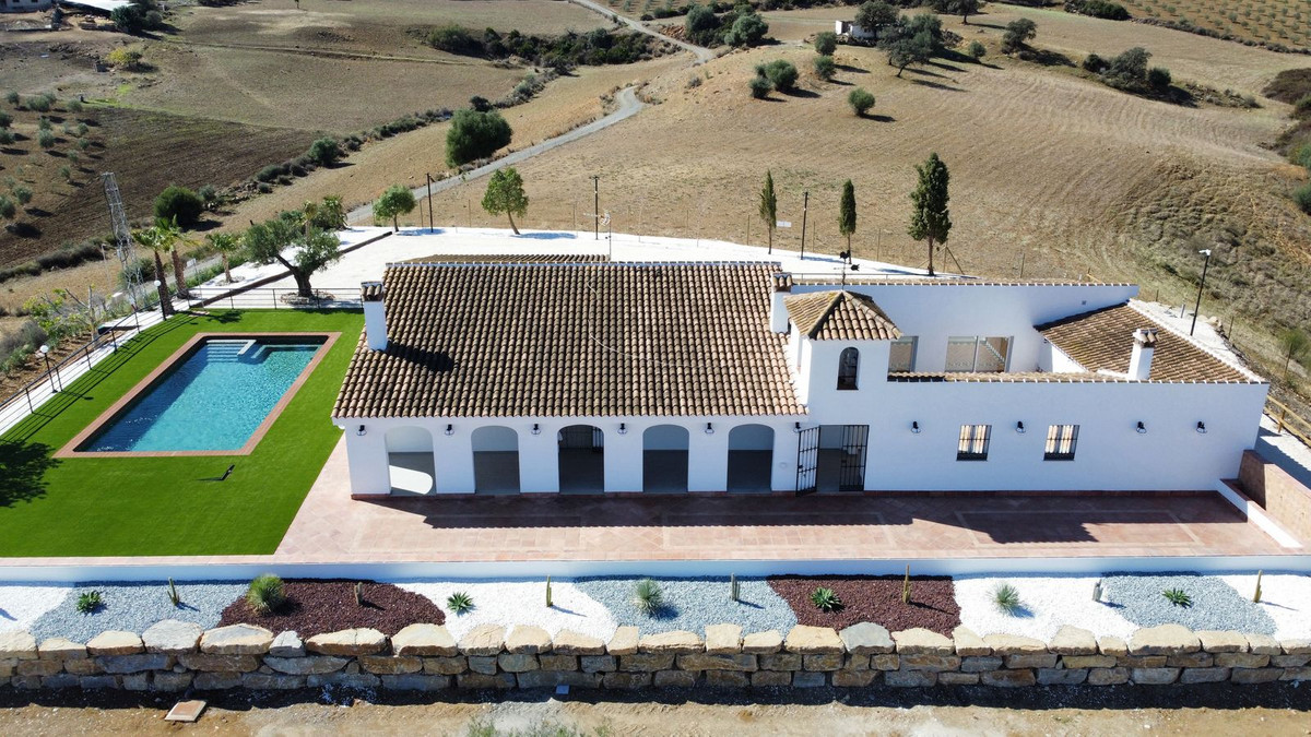 6 Bed Townhouse for sale in Casarabonela Costa Del Sol, Málaga, Spain