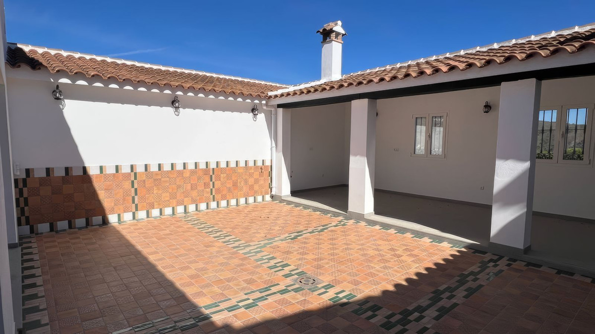 6 Bed Townhouse for sale in Casarabonela Costa Del Sol, Málaga, Spain