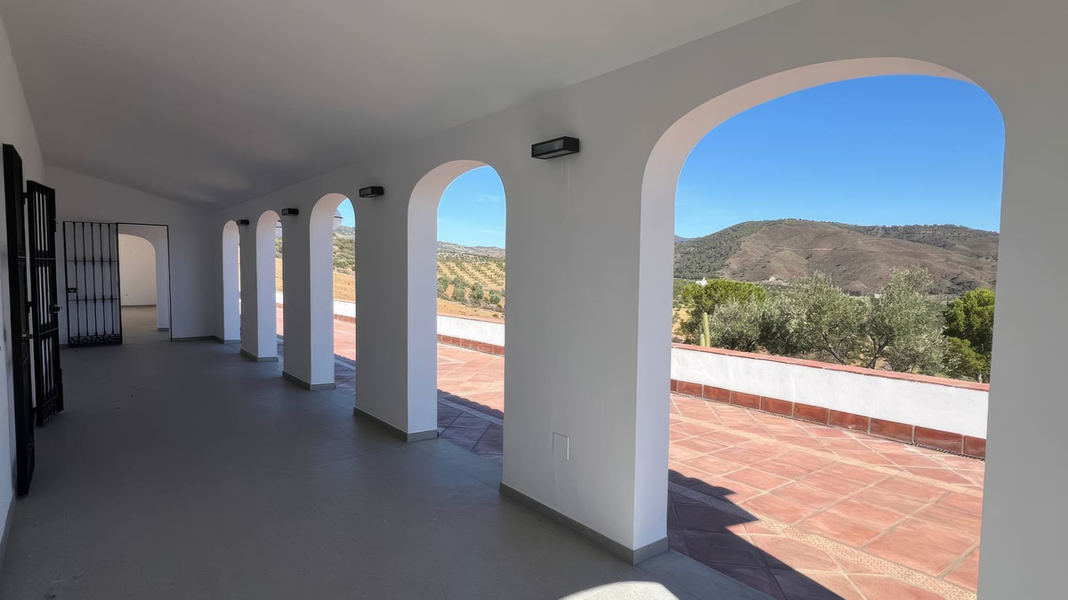 6 Bed Townhouse for sale in Casarabonela Costa Del Sol, Málaga, Spain