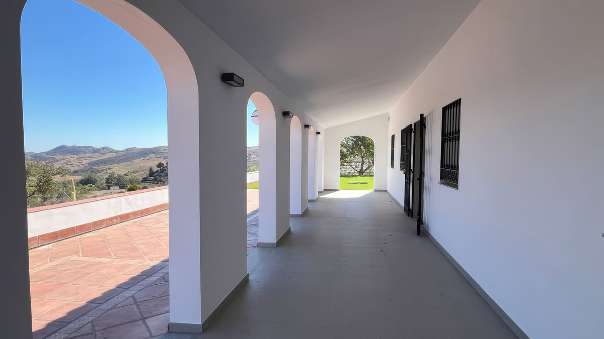 6 Bed Townhouse for sale in Casarabonela Costa Del Sol, Málaga, Spain
