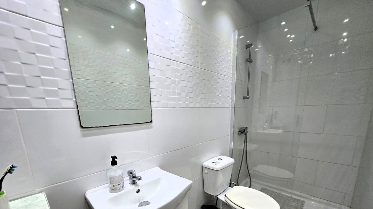 Se vende Apartamento Planta Media de 2 dormitorios en Costa Del Sol, Málaga, España