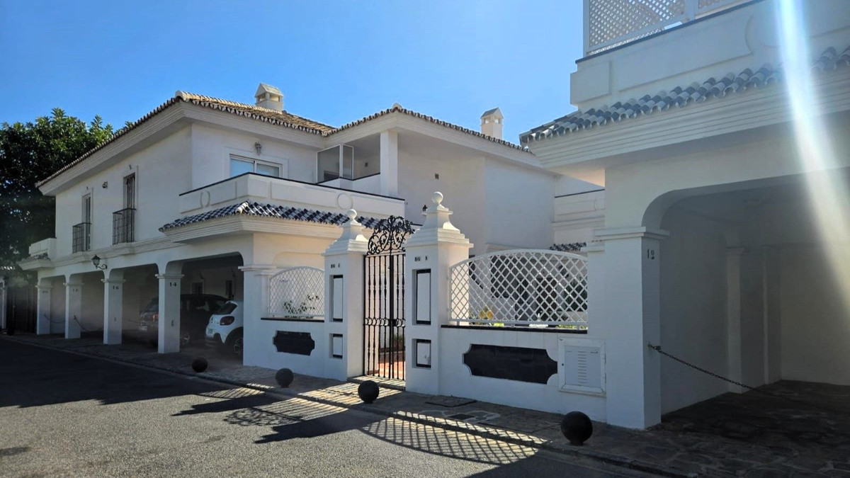Se vende Apartamento Planta Media de 2 dormitorios en Costa Del Sol, Málaga, España