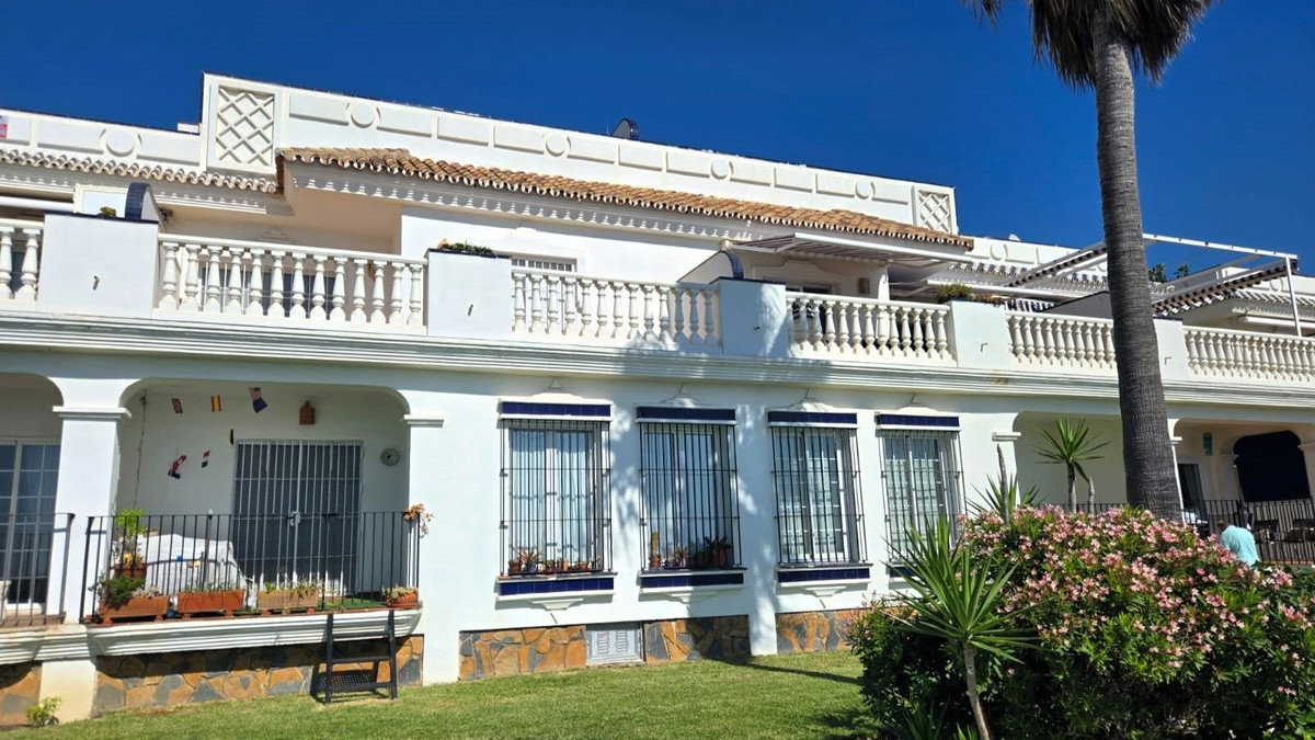 Se vende Apartamento Planta Media de 2 dormitorios en Costa Del Sol, Málaga, España