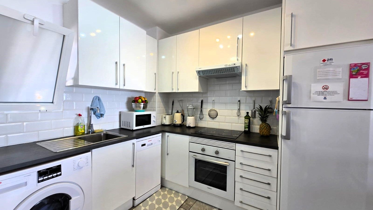 Se vende Apartamento Planta Media de 2 dormitorios en Costa Del Sol, Málaga, España
