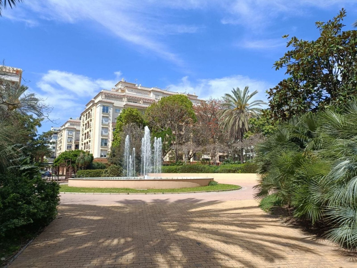 2 Bed Apartment for sale in Estepona Costa Del Sol, Málaga, Spain