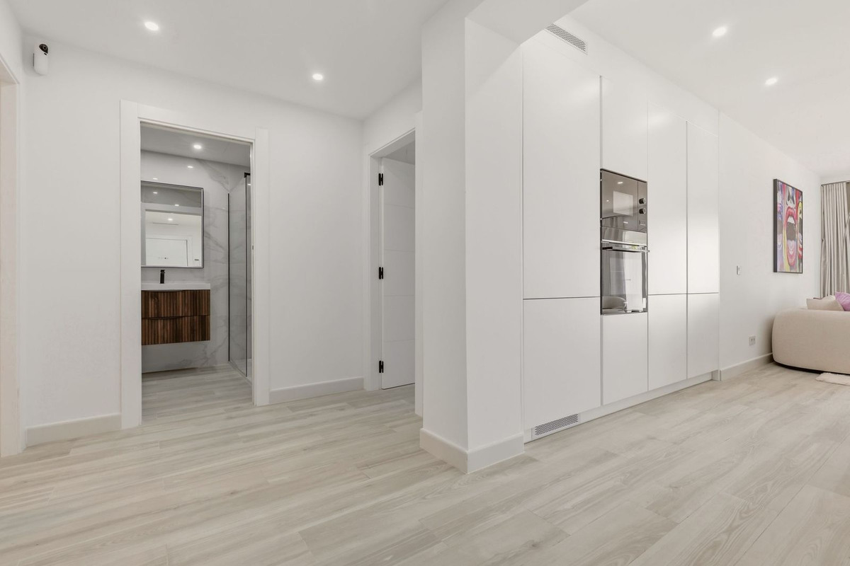 3 Bed Apartment for sale in La Quinta Costa Del Sol, Málaga, Spain