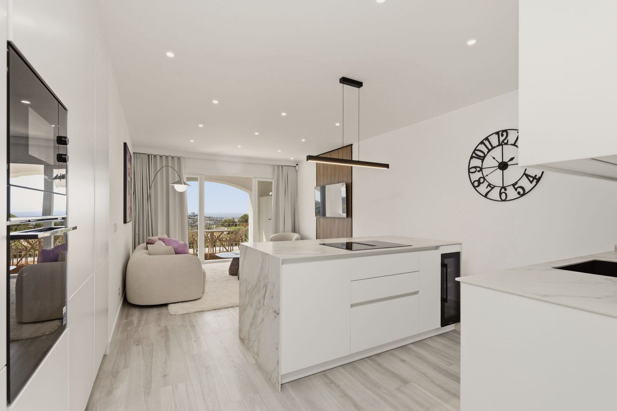 3 Bed Apartment for sale in La Quinta Costa Del Sol, Málaga, Spain