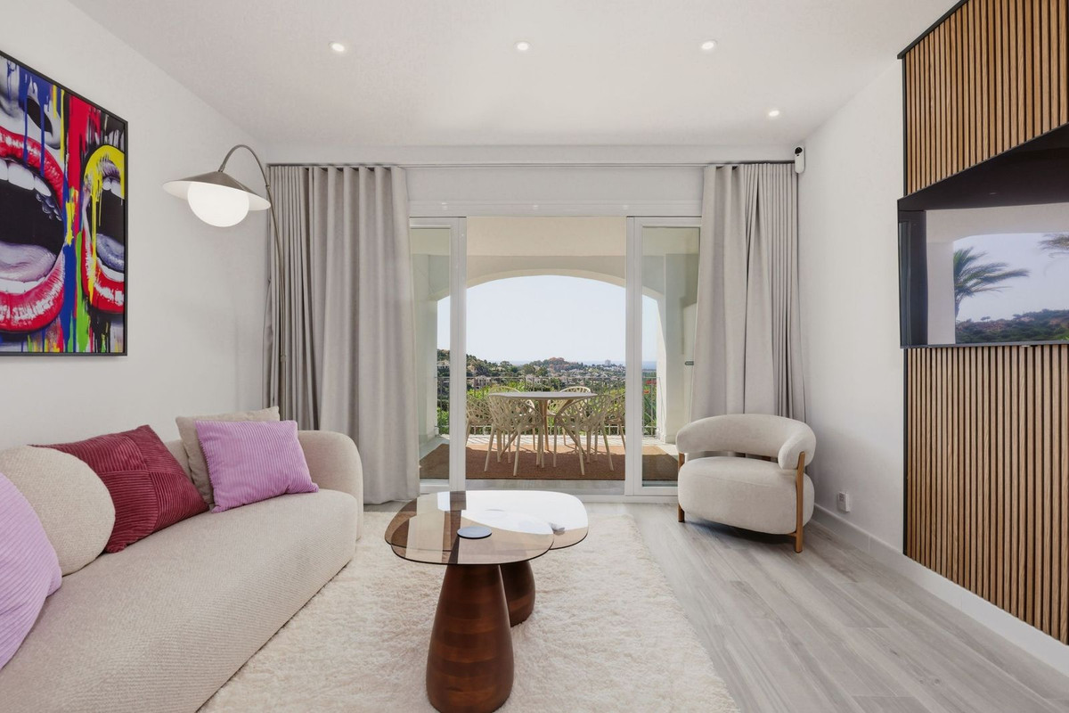 3 Bed Apartment for sale in La Quinta Costa Del Sol, Málaga, Spain