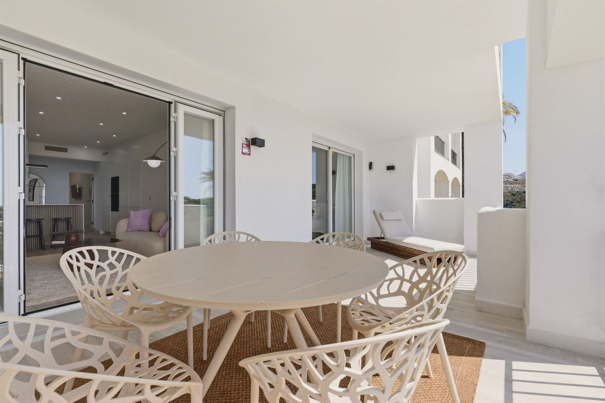 3 Bed Apartment for sale in La Quinta Costa Del Sol, Málaga, Spain