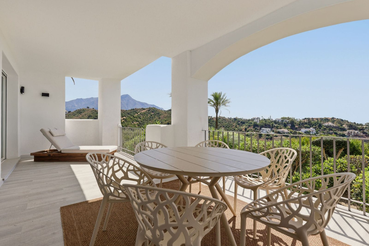 3 Bed Apartment for sale in La Quinta Costa Del Sol, Málaga, Spain