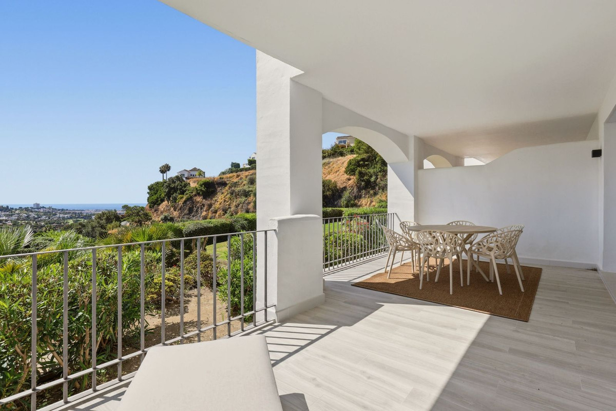 3 Bed Apartment for sale in La Quinta Costa Del Sol, Málaga, Spain