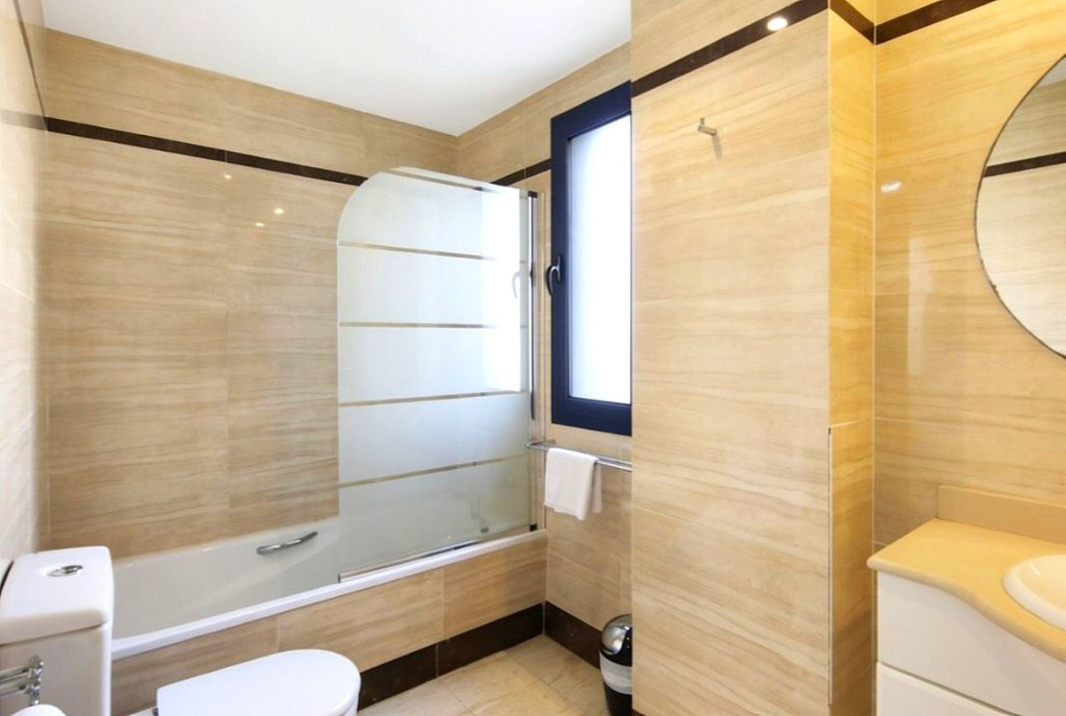 2 Bed Apartment for sale in Estepona Costa Del Sol, Málaga, Spain