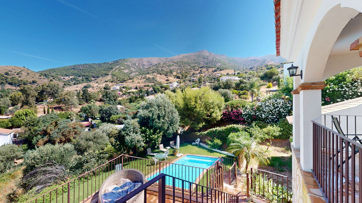 4 Bed Townhouse for sale in Valtocado Costa Del Sol, Málaga, Spain
