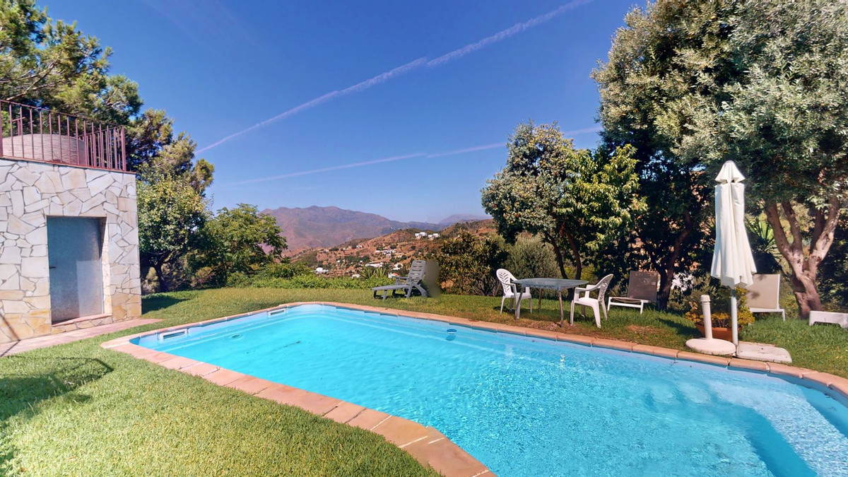 4 Bed Townhouse for sale in Valtocado Costa Del Sol, Málaga, Spain