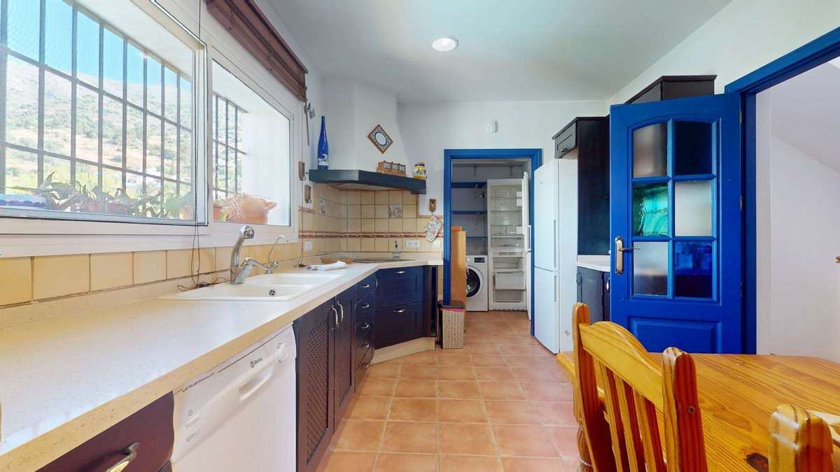 4 Bed Townhouse for sale in Valtocado Costa Del Sol, Málaga, Spain