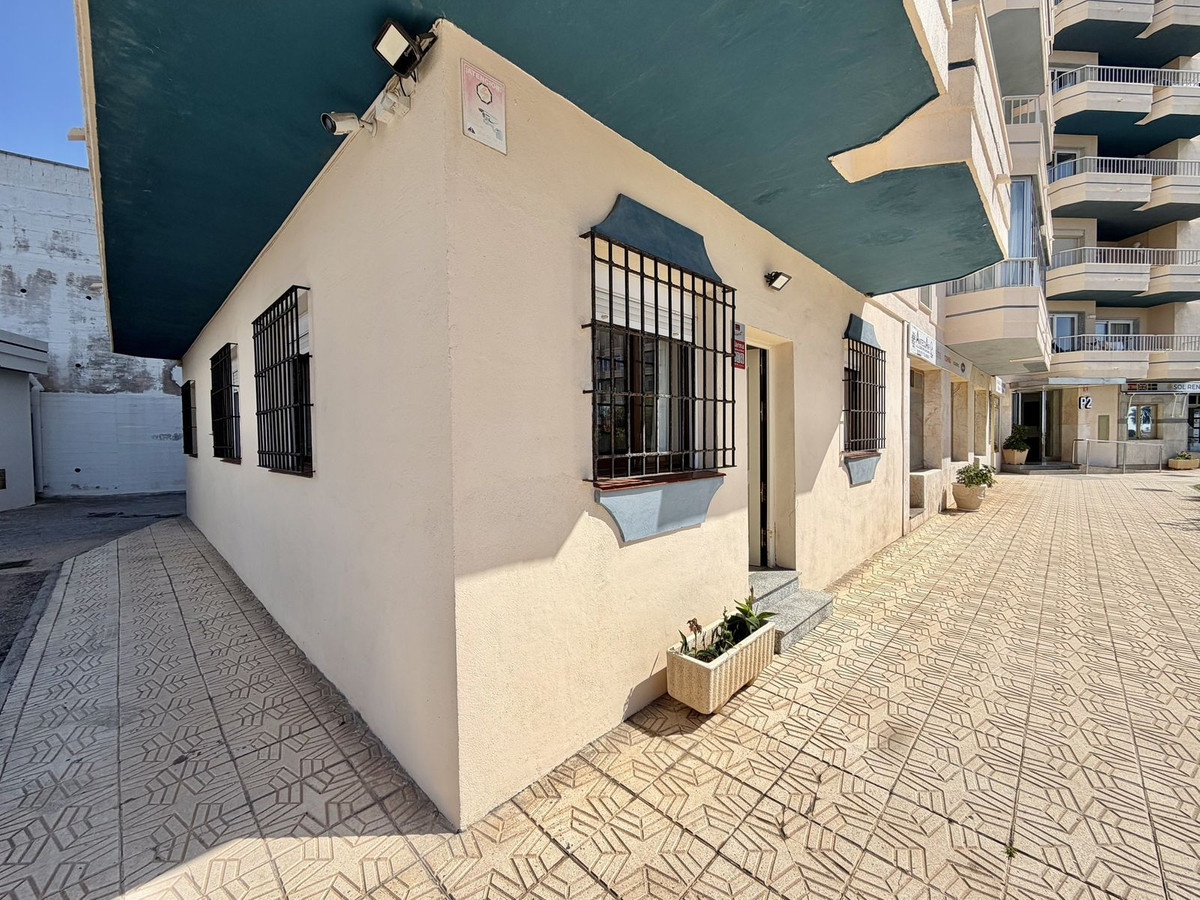 3 Bed Apartment for sale in Fuengirola Costa Del Sol, Málaga, Spain