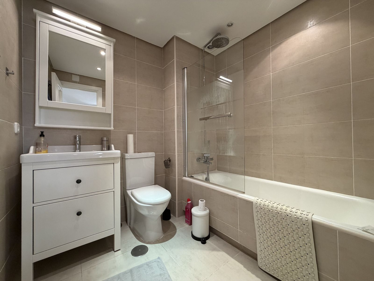 1 Bed Apartment for sale in Estepona Costa Del Sol, Málaga, Spain