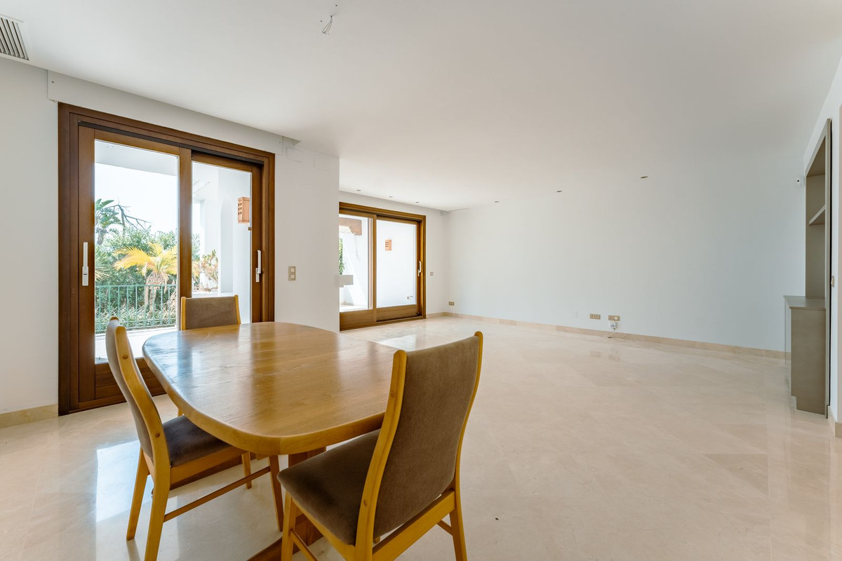 3 Bed Townhouse for sale in El Paraiso Costa Del Sol, Málaga, Spain