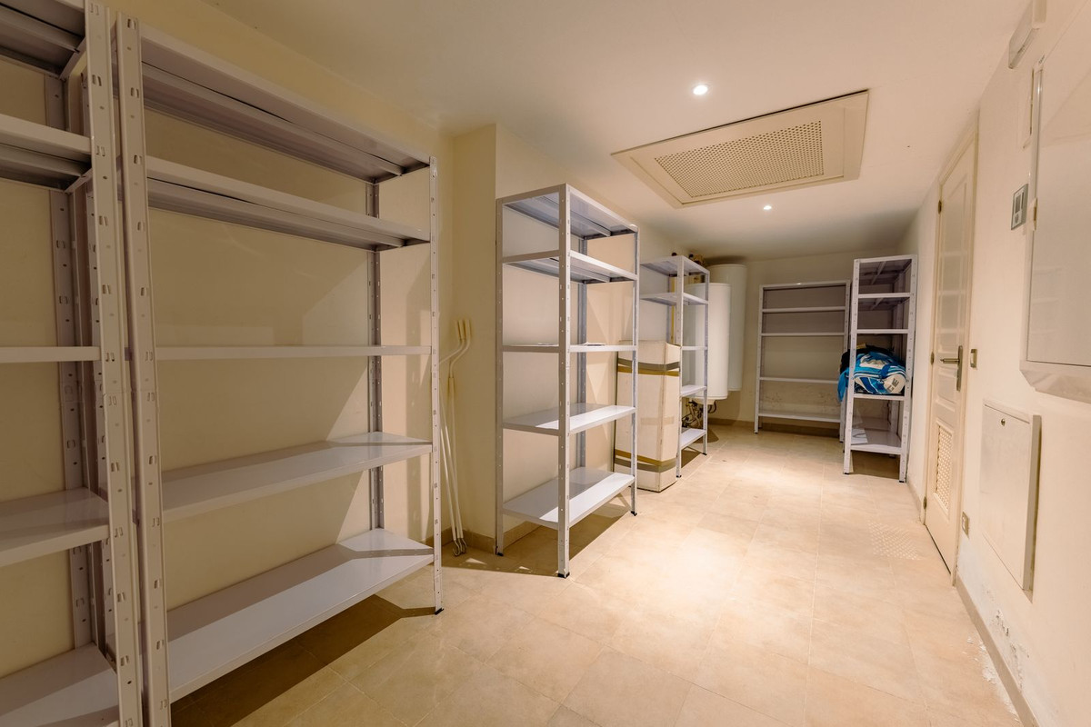 3 Bed Townhouse for sale in El Paraiso Costa Del Sol, Málaga, Spain