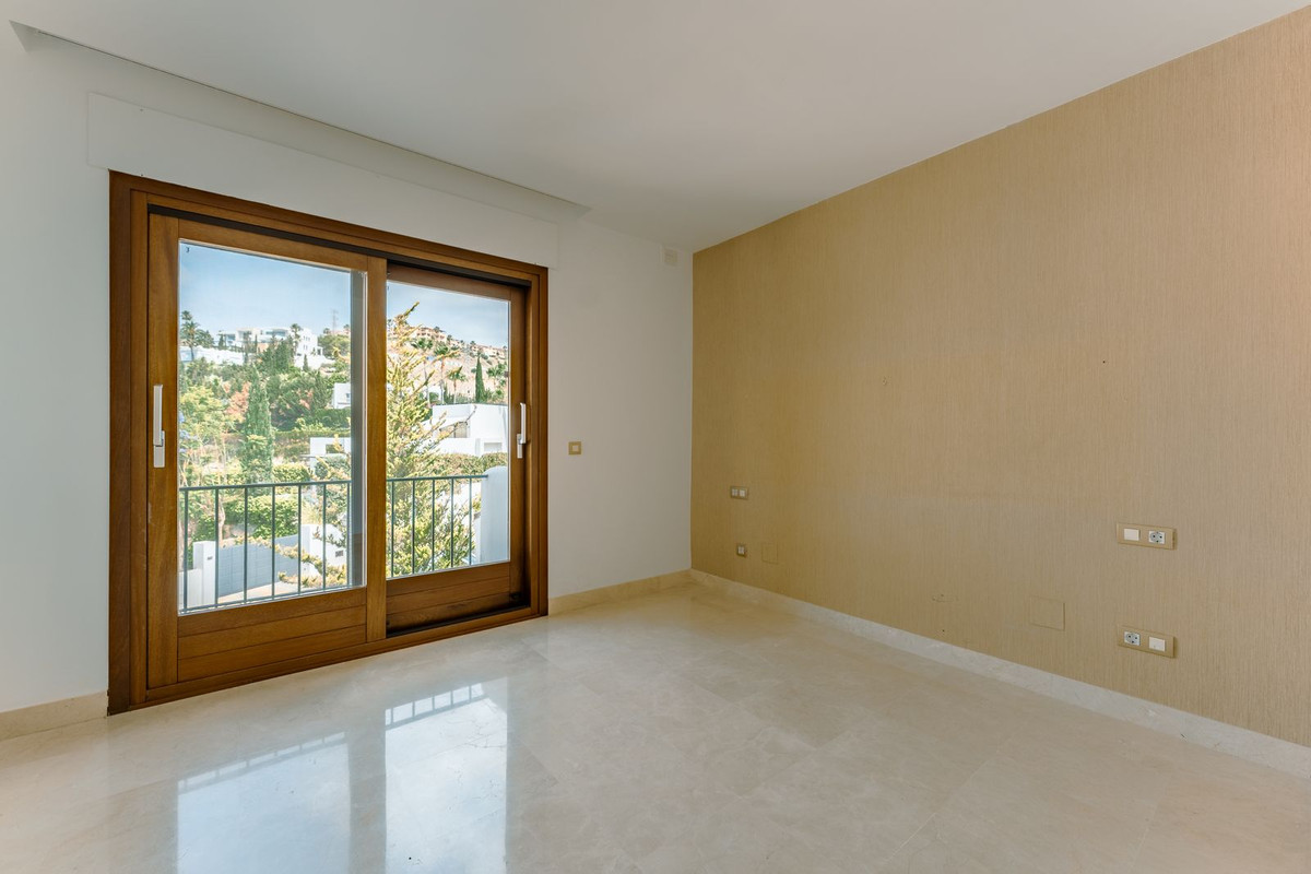 3 Bed Townhouse for sale in El Paraiso Costa Del Sol, Málaga, Spain