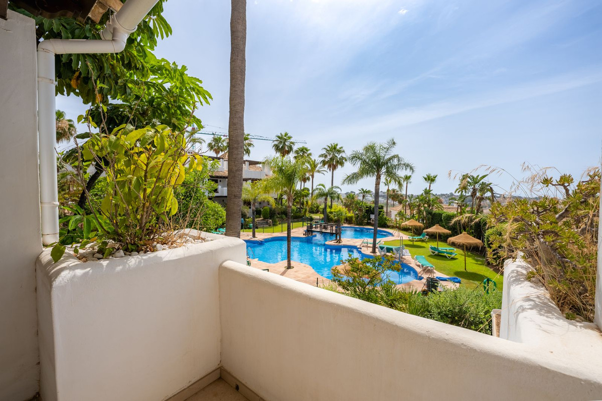 3 Bed Townhouse for sale in El Paraiso Costa Del Sol, Málaga, Spain