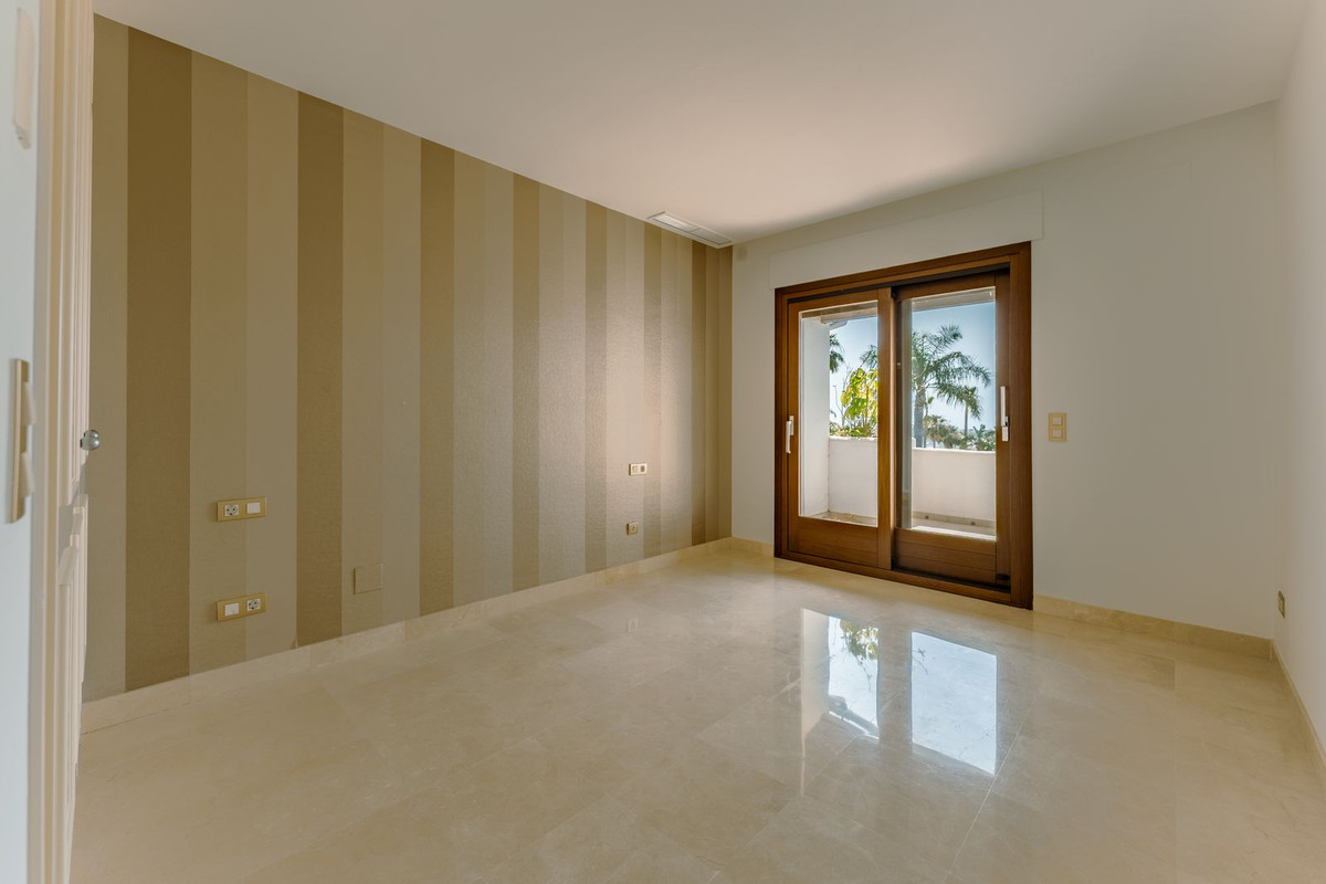 3 Bed Townhouse for sale in El Paraiso Costa Del Sol, Málaga, Spain