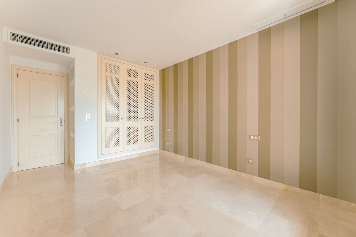 3 Bed Townhouse for sale in El Paraiso Costa Del Sol, Málaga, Spain
