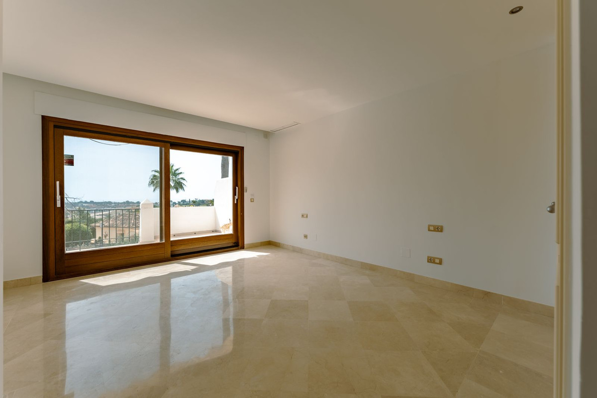 3 Bed Townhouse for sale in El Paraiso Costa Del Sol, Málaga, Spain