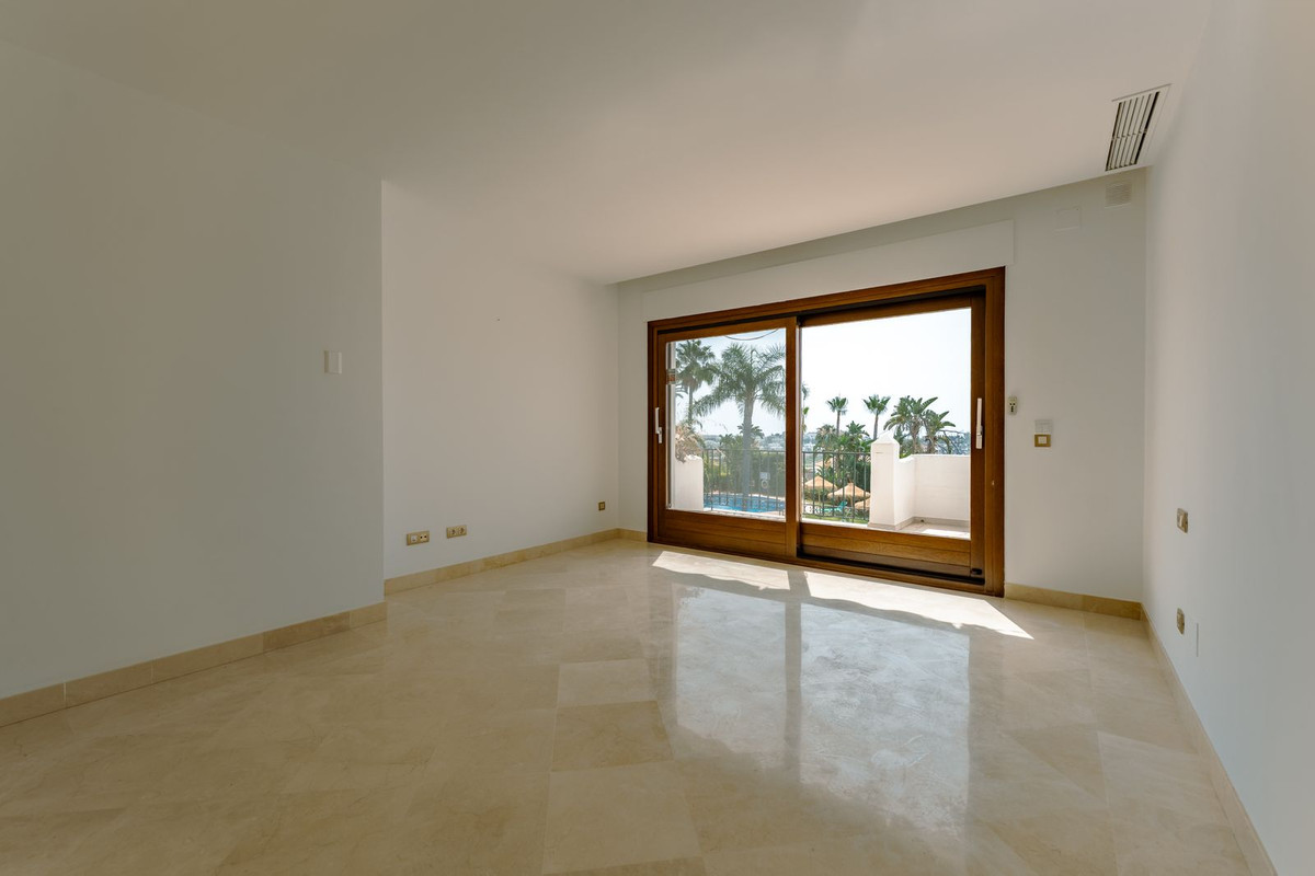 3 Bed Townhouse for sale in El Paraiso Costa Del Sol, Málaga, Spain