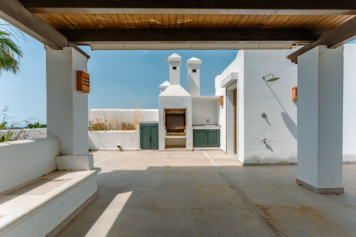 3 Bed Townhouse for sale in El Paraiso Costa Del Sol, Málaga, Spain
