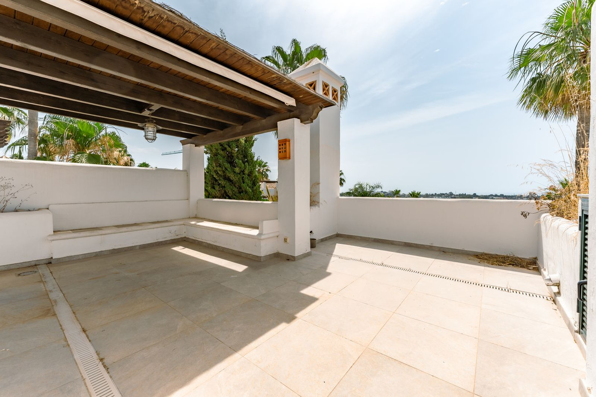 3 Bed Townhouse for sale in El Paraiso Costa Del Sol, Málaga, Spain