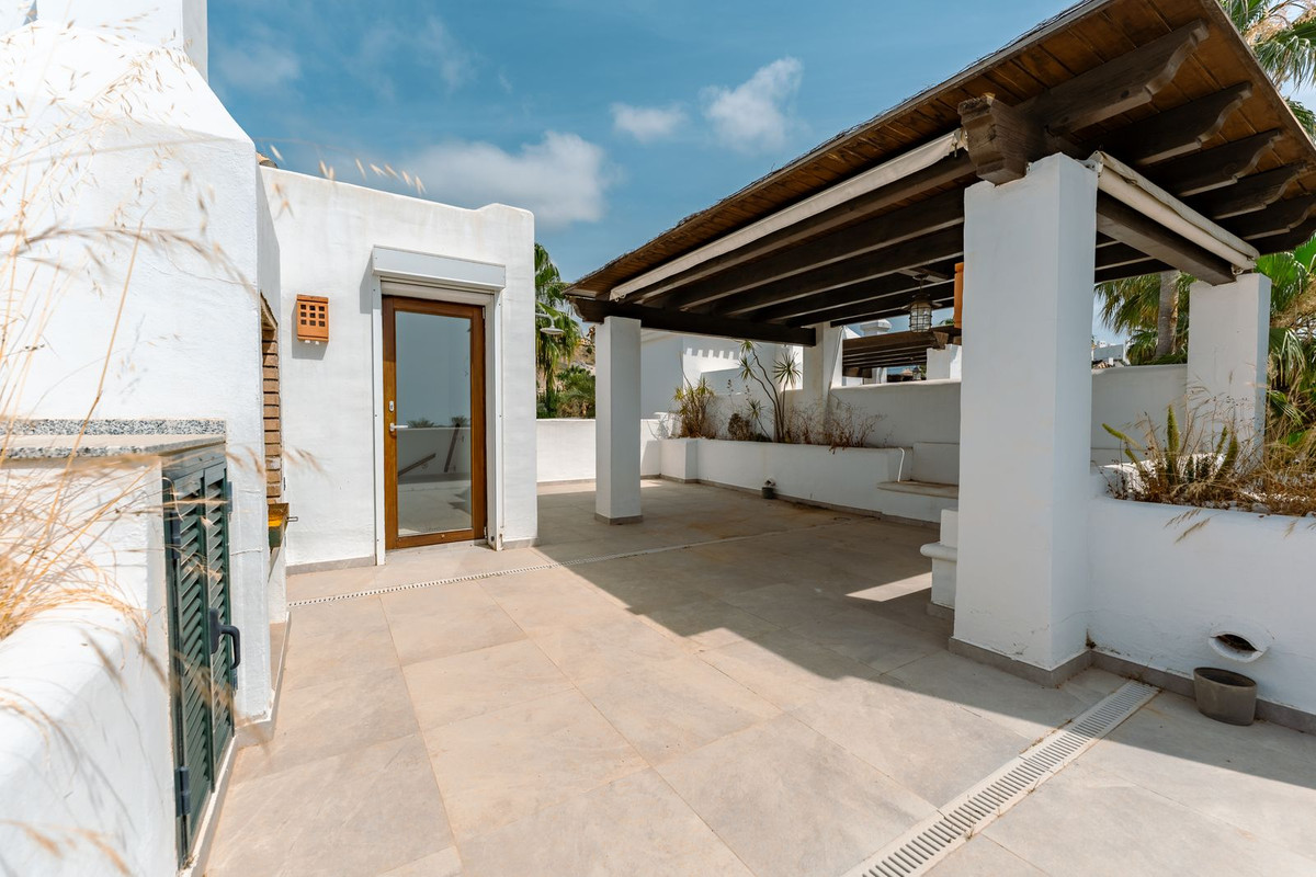 3 Bed Townhouse for sale in El Paraiso Costa Del Sol, Málaga, Spain