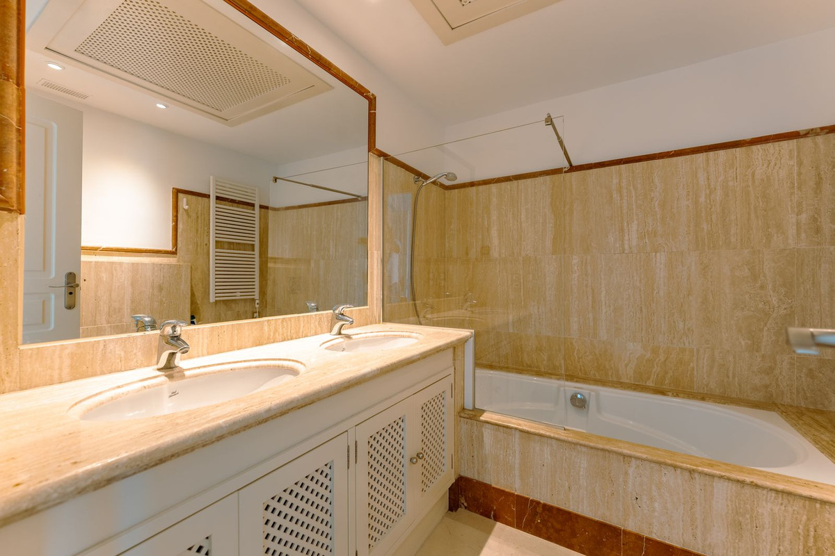 3 Bed Townhouse for sale in El Paraiso Costa Del Sol, Málaga, Spain