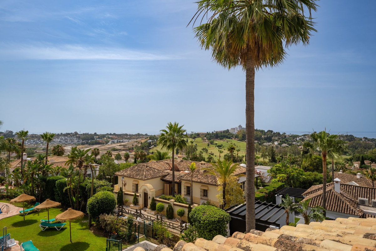 3 Bed Townhouse for sale in El Paraiso Costa Del Sol, Málaga, Spain