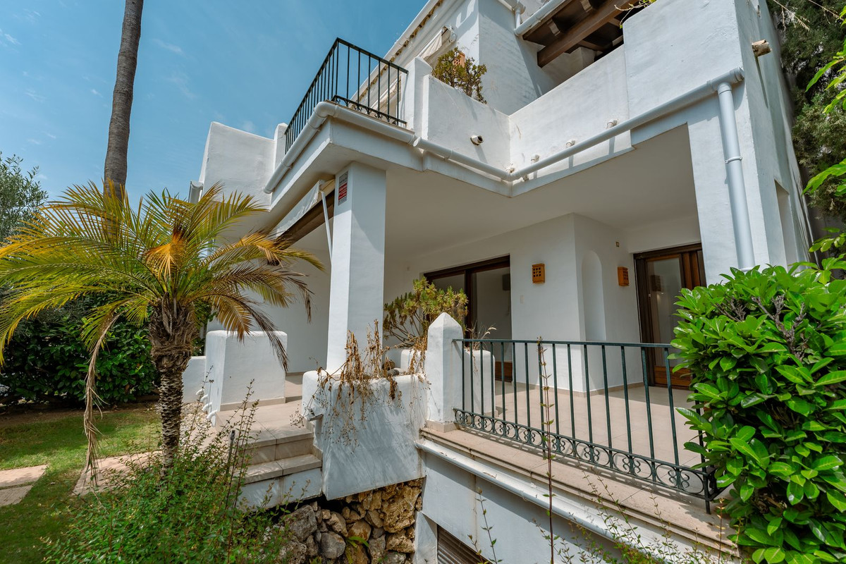 3 Bed Townhouse for sale in El Paraiso Costa Del Sol, Málaga, Spain
