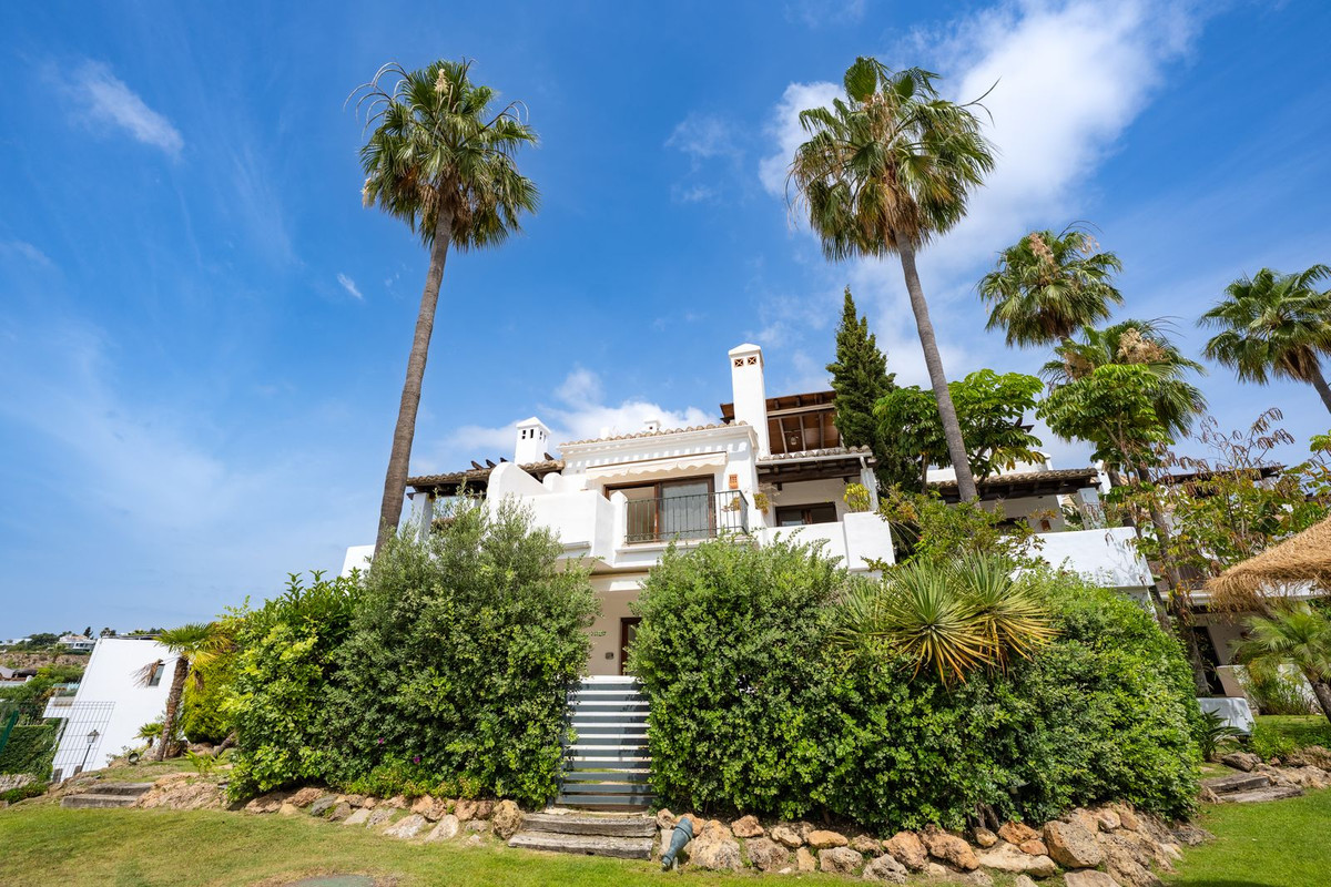3 Bed Townhouse for sale in El Paraiso Costa Del Sol, Málaga, Spain