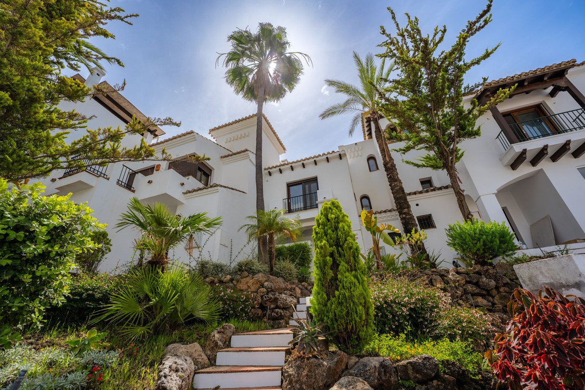 3 Bed Townhouse for sale in El Paraiso Costa Del Sol, Málaga, Spain