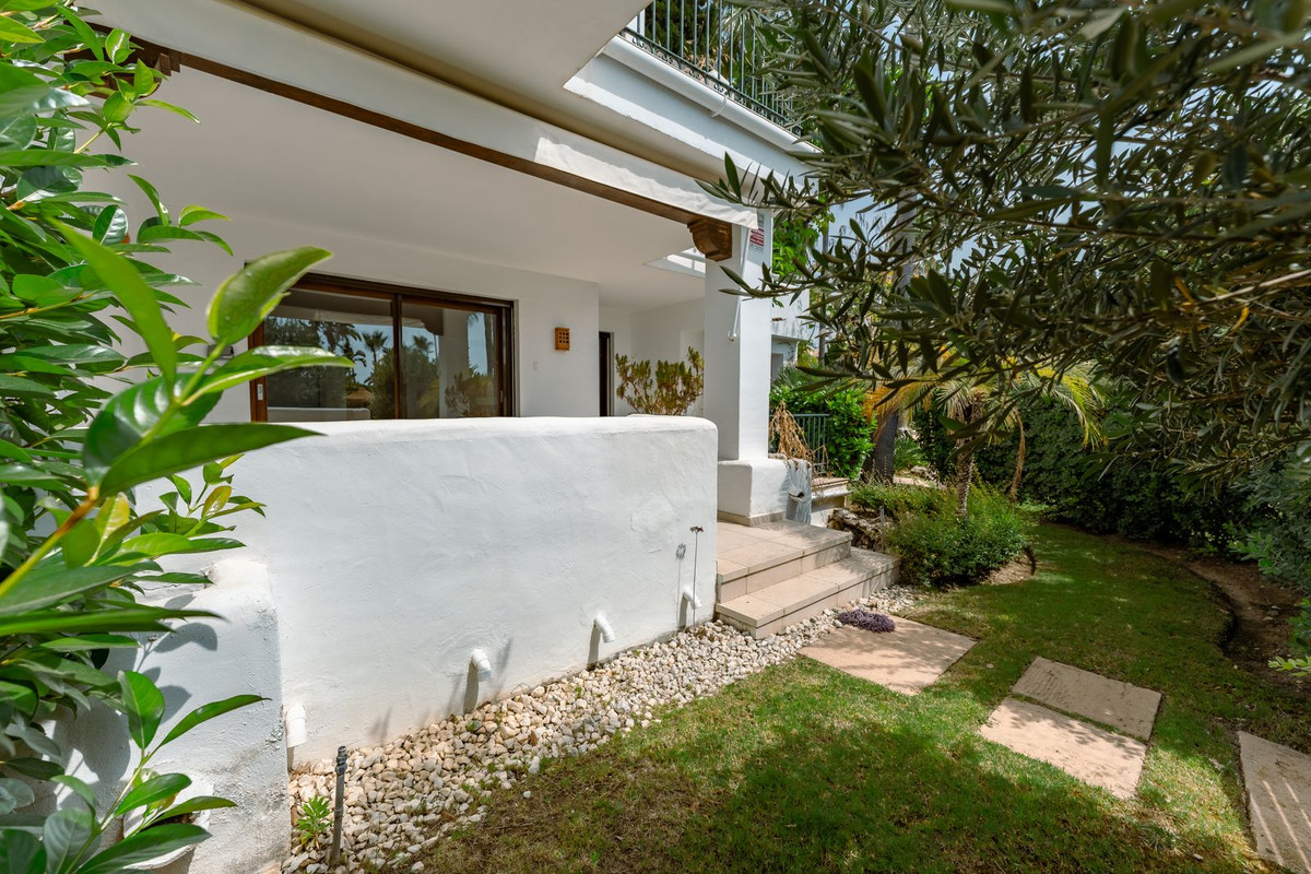 3 Bed Townhouse for sale in El Paraiso Costa Del Sol, Málaga, Spain